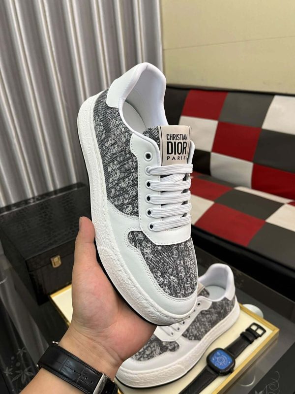 Diorsneaker_specificallyfeaturingagrayandwhitesnakeskin-likepatternonthesidepanels_1 Dior White Leather Grey Canvas Sneakers