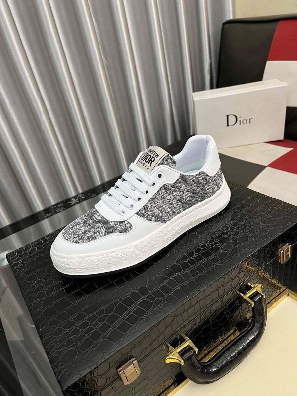 Diorsneaker_specificallyfeaturingagrayandwhitesnakeskin-likepatternonthesidepanels_2 Dior White Leather Grey Canvas Sneakers