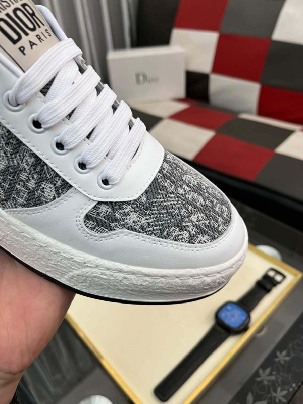 Diorsneaker_specificallyfeaturingagrayandwhitesnakeskin-likepatternonthesidepanels_6 Dior White Leather Grey Canvas Sneakers