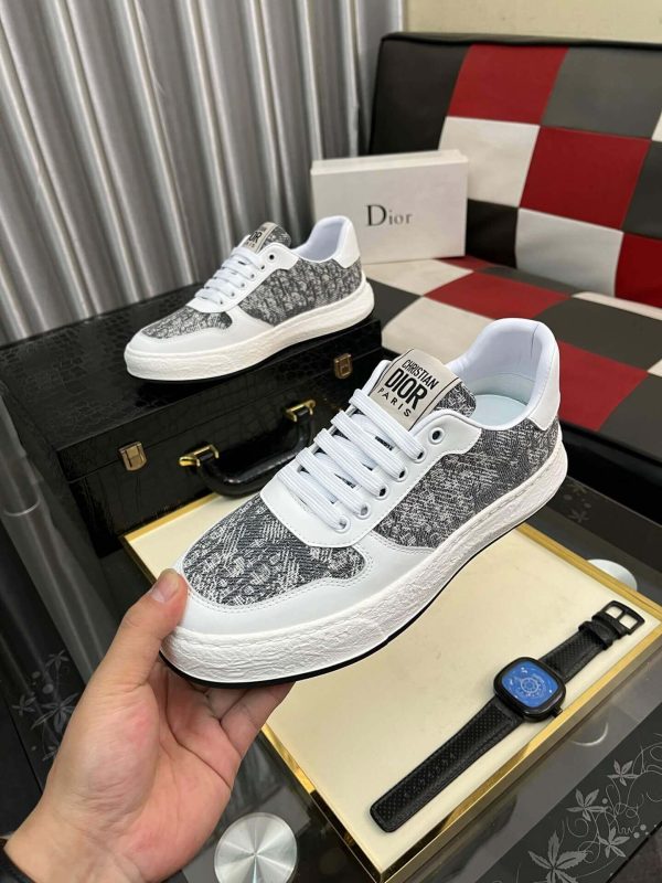 Diorsneaker_specificallyfeaturingagrayandwhitesnakeskin-likepatternonthesidepanels_8 Dior White Leather Grey Canvas Sneakers