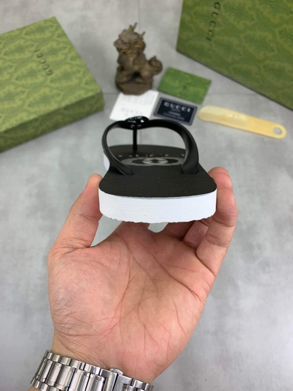 Guccimen_sflip-flops_3 Gucci Black Thong Sandals with Interlocking G