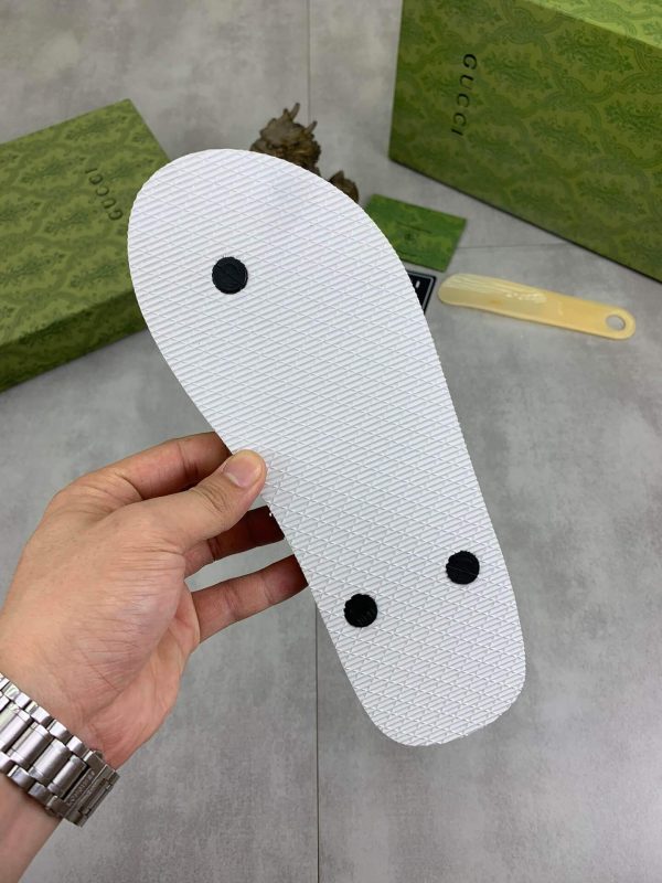 Guccimen_sflip-flops_4 Gucci Black Thong Sandals with Interlocking G