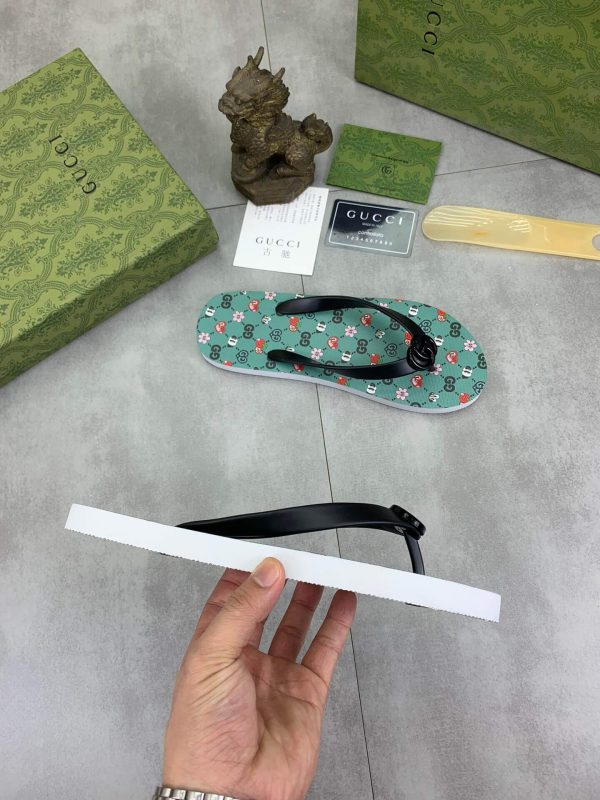 Gucci Green Thong Sandals with Double G