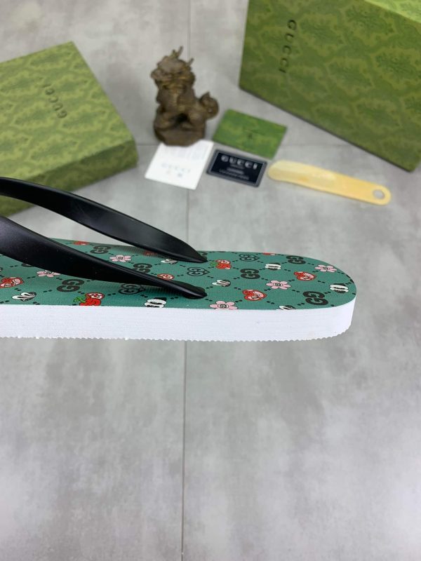Gucci Green Thong Sandals with Double G