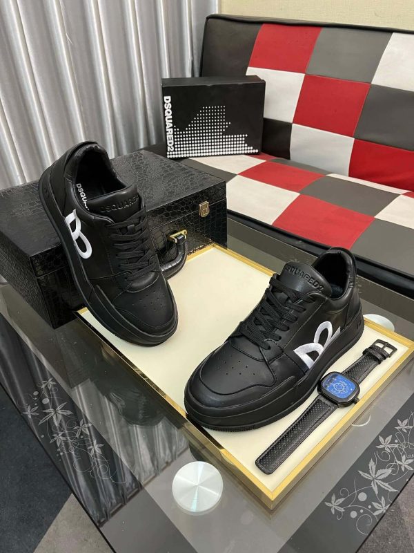 DSQUARED2 DSQ D2 Black Low-Top Sneakers