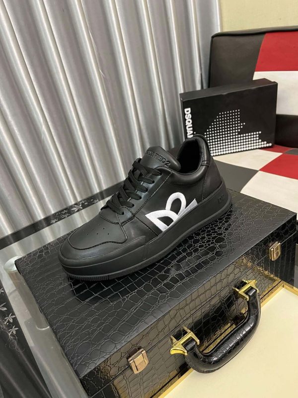 DSQUARED2 DSQ D2 Black Low-Top Sneakers