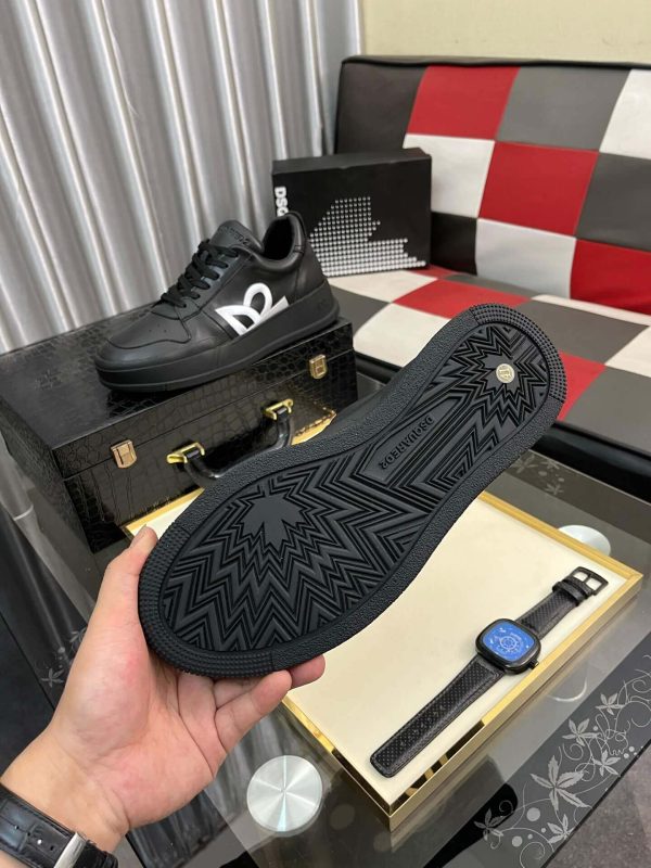 DSQUARED2 DSQ D2 Black Low-Top Sneakers