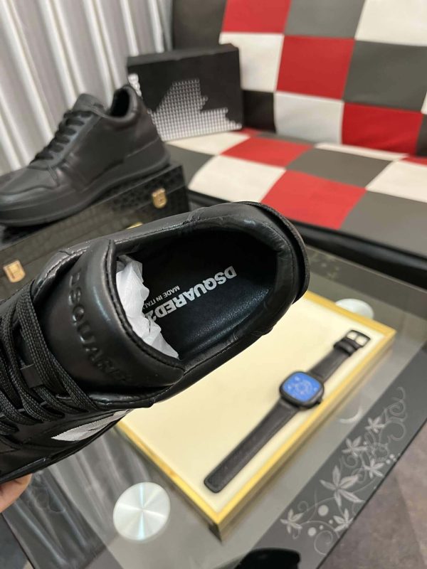 DSQUARED2 DSQ D2 Black Low-Top Sneakers