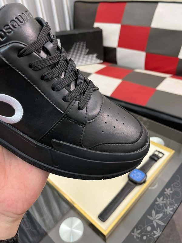 DSQUARED2 DSQ D2 Black Low-Top Sneakers