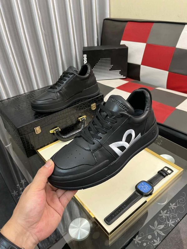 DSQUARED2 DSQ D2 Black Low-Top Sneakers