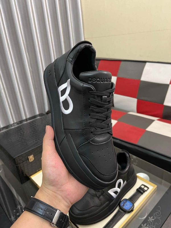 DSQUARED2 DSQ D2 Black Low-Top Sneakers