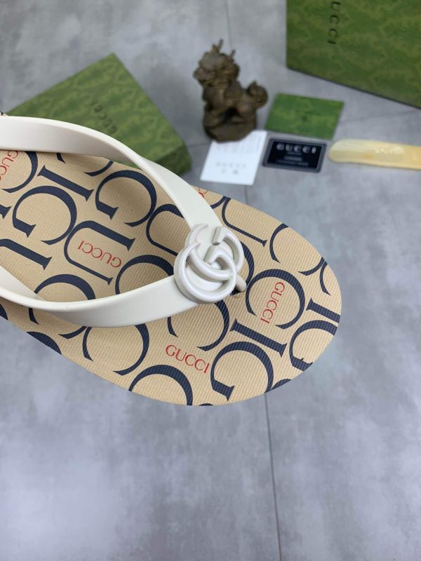beigeGucciflip-flopwithawhitestrapandtheGuccilogoinwhite_6 Gucci Gucci Logo Brown Thong Sandals with Double G
