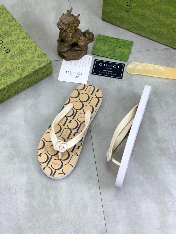 beigeGucciflip-flopwithawhitestrapandtheGuccilogoinwhite_8 Gucci Gucci Logo Brown Thong Sandals with Double G