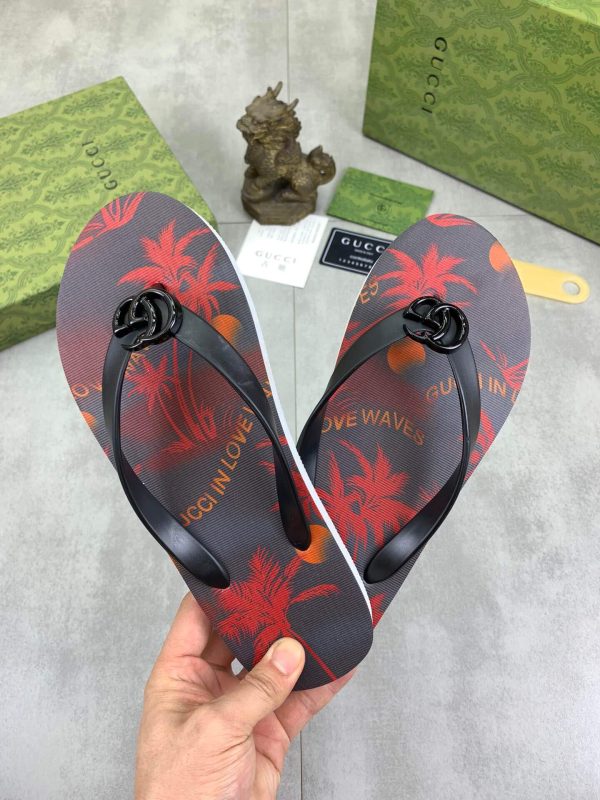Gucci Gucci In Love Waves Thong Sandals with Double G
