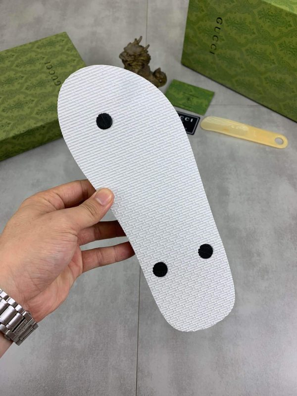 Gucci Gucci In Love Waves Thong Sandals with Double G