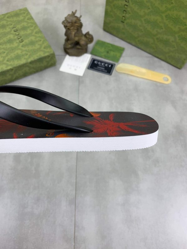 Gucci Gucci In Love Waves Thong Sandals with Double G