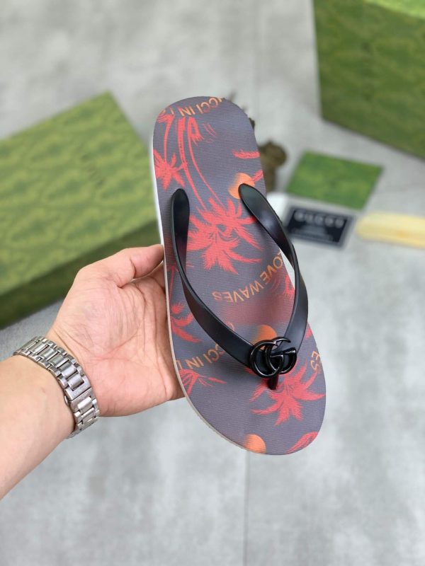 Gucci Gucci In Love Waves Thong Sandals with Double G