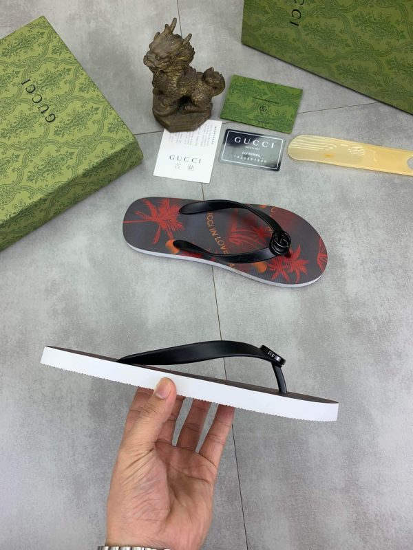 Gucci Gucci In Love Waves Thong Sandals with Double G