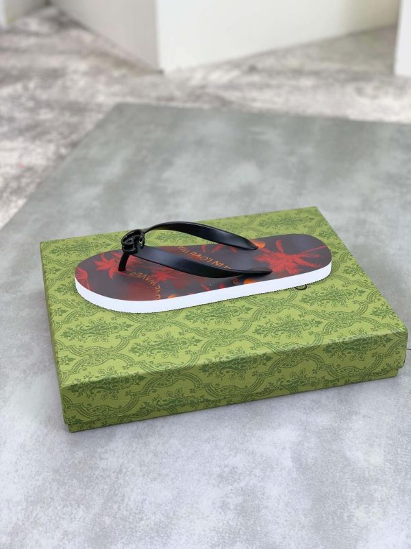 Gucci Gucci In Love Waves Thong Sandals with Double G
