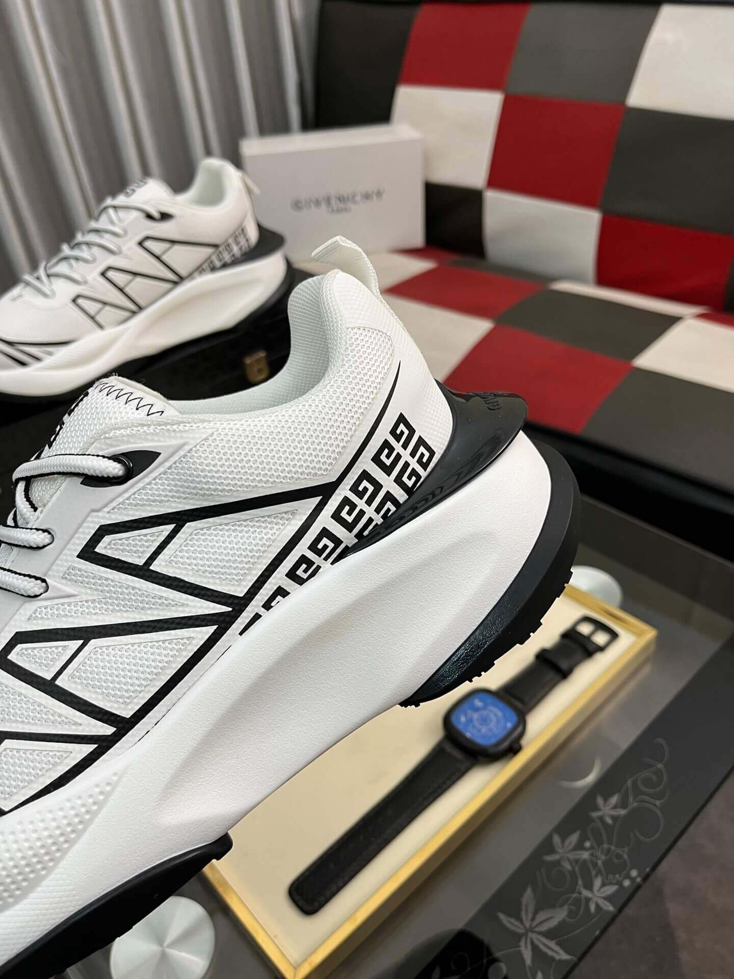 Givenchy White and Black Runner Sneakers 7 Givenchy White and Black Runner Sneakers - Image 7