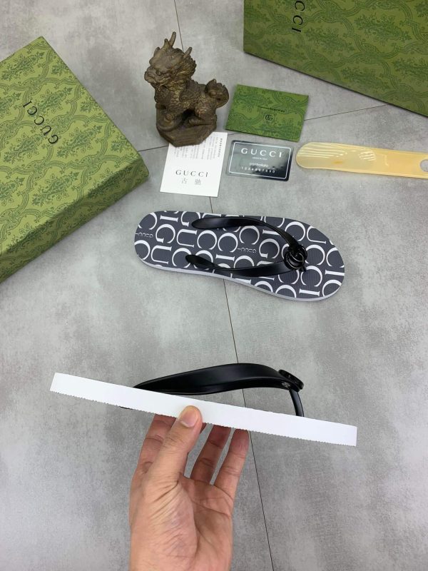 whiteGucciflip-flopwithagreensnake_5 Gucci Gucci Logo Grey Thong Sandals with Double G