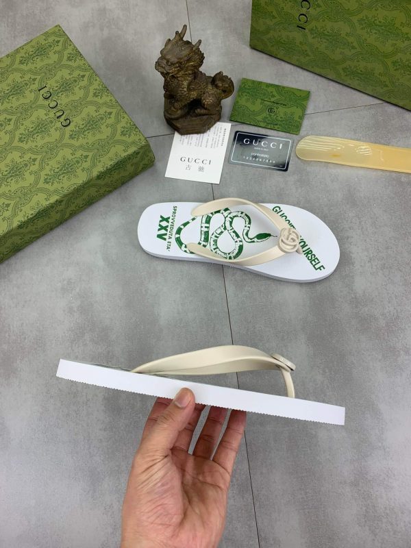 Gucci Sprovveduta Eta' XXV Thong Sandals with Double G