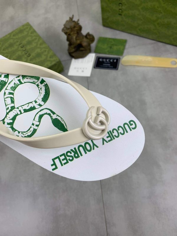 Gucci Sprovveduta Eta' XXV Thong Sandals with Double G