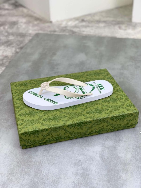 Gucci Sprovveduta Eta' XXV Thong Sandals with Double G