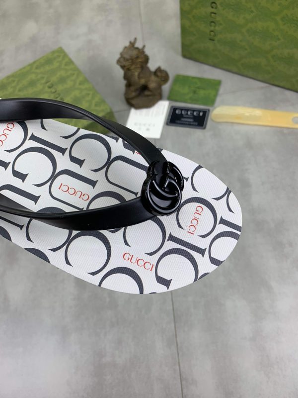 Gucci GUCCI logo White Thong Sandals with Double G