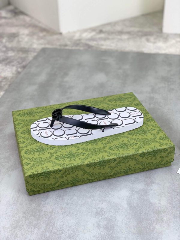 Gucci GUCCI logo White Thong Sandals with Double G