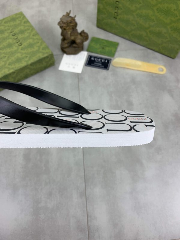 Gucci GUCCI logo White Thong Sandals with Double G