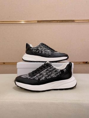 DiorB25RunnersneakerinblacksuedewithwhitetechnicalmeshandblackDiorObliquecanvas._2 Dior Grey and Black Dior Oblique Jacquard Sneaker in Black Grained Leather