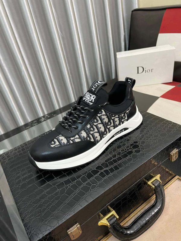 Diormen_ssneakerfeaturingablackandwhitecolorschemewiththeDiorObliquepattern_1 Dior Men's Sneaker in Black Dior Oblique Jacquard and Black Leather