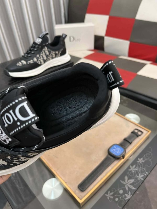 Diormen_ssneakerfeaturingablackandwhitecolorschemewiththeDiorObliquepattern_3 Dior Men's Sneaker in Black Dior Oblique Jacquard and Black Leather