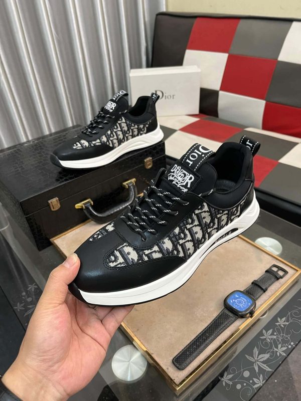 Diormen_ssneakerfeaturingablackandwhitecolorschemewiththeDiorObliquepattern_6 Dior Men's Sneaker in Black Dior Oblique Jacquard and Black Leather