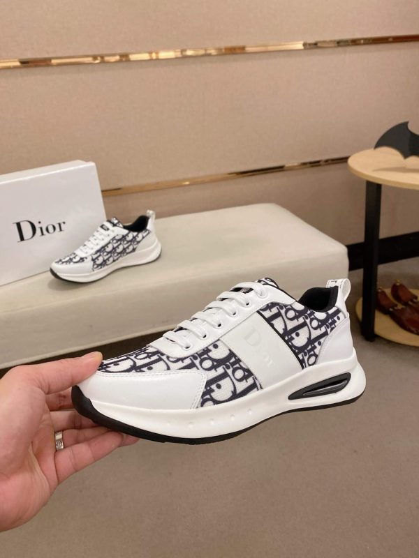 Diorsneaker_likelytheDiorB23LowTopLogoObliquemodel_6 Dior White and Black Dior Oblique Jacquard Runner Sneaker