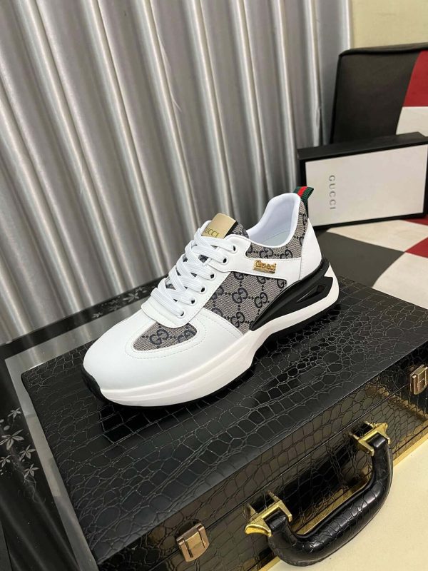 Gucci Men's Trainer in Beige and Blue GG Supreme and White Leather