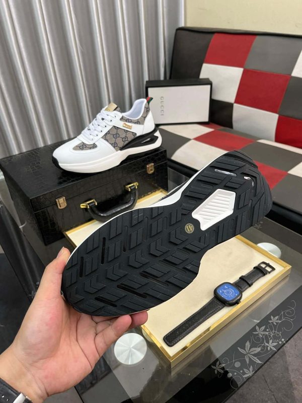 Gucci Men's Trainer in Beige and Blue GG Supreme and White Leather