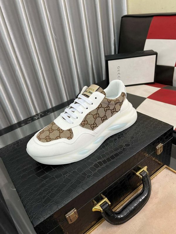 Gucci Trainer in White Leather and Beige and Ebony GG Canvas