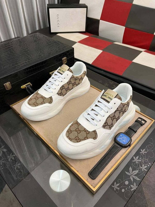 Gucci Trainer in White Leather and Beige and Ebony GG Canvas