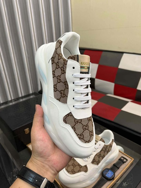 Gucci Trainer in White Leather and Beige and Ebony GG Canvas