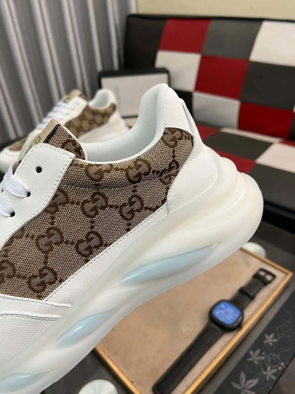 Gucci Trainer in White Leather and Beige and Ebony GG Canvas