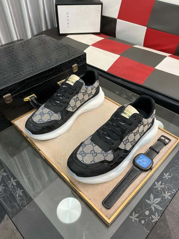 Gucci Trainer in Black Leather and Beige and Blue GG Supreme Canvas