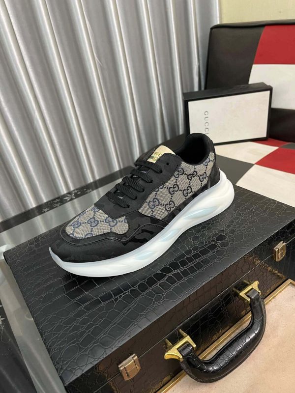 Gucci Trainer in Black Leather and Beige and Blue GG Supreme Canvas