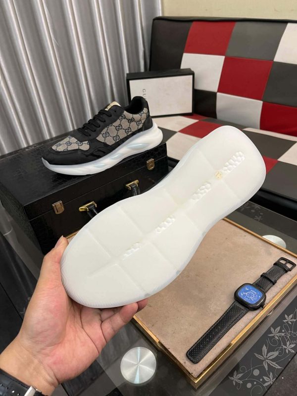 Gucci Trainer in Black Leather and Beige and Blue GG Supreme Canvas