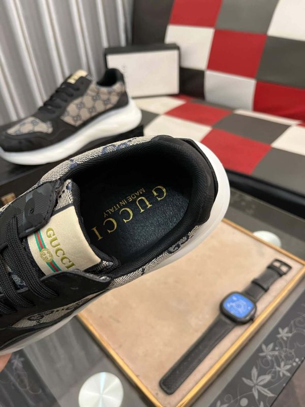 Gucci Trainer in Black Leather and Beige and Blue GG Supreme Canvas