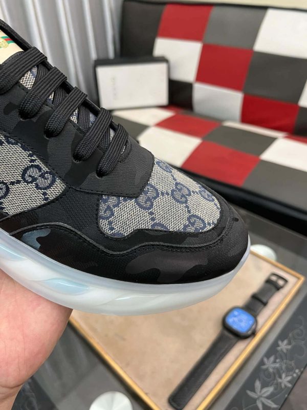 Gucci Trainer in Black Leather and Beige and Blue GG Supreme Canvas