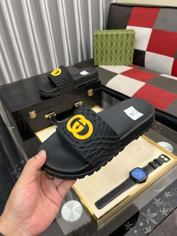 Gucci Black Men's Slides Sandal with Yellow Interlocking G
