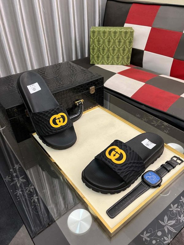 Gucci Black Men's Slides Sandal with Yellow Interlocking G