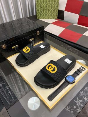 Gucci Black Men's Slides Sandal with Yellow Interlocking G